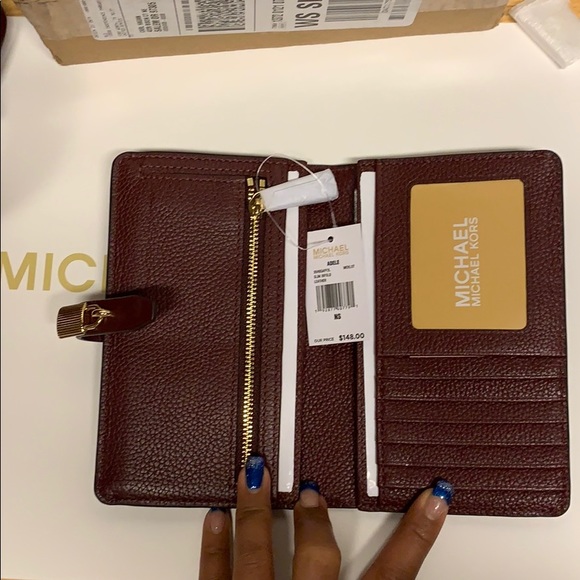 💯new Michael Kors MD Messenger/Slim wallet 💯 - Picture 8 of 8